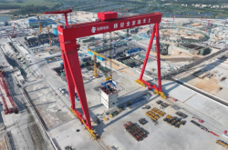 我国核电建设领域首个！1600吨大型龙门吊完成吊装作业
