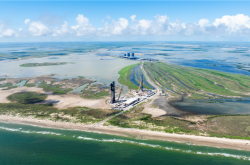 首次“筷子”夹大火箭！SpaceX星舰一级回收成功：全程完美