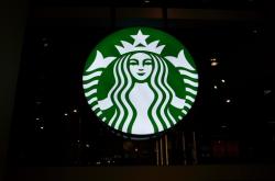 用了7年的规则突然取消！美国星巴克宣布不再免费开放：进店需消费