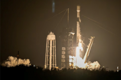 SpaceX发射“猎鹰9”运载火箭：搭载美日两国月球着陆器