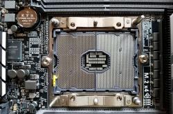 不愧妖板之王 华擎ITX迷你小板竟支持Intel 28核心