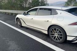 腾势Z9GT高速120km/h突然爆胎 比亚迪又救车主一命