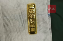 吞金自杀是真的吗？11岁男孩误吞100克金条手术取出 
