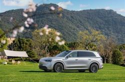 2025年最重磅的家庭旗舰SUV！全新问界M8上市：35.98万起