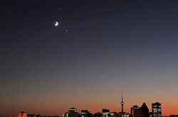 肉眼可见！12日凌晨金星、木星极近“同框”