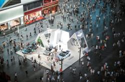 全国只有两辆！小鹏P7鹏翼门版亮相成都春熙路