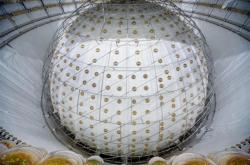 地下700米的世界第一！江门中微子实验成功完成2万吨液体闪烁体灌注