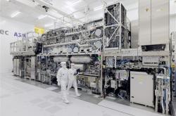 高盛：中国光刻机只能造65nm！落后ASML 20年