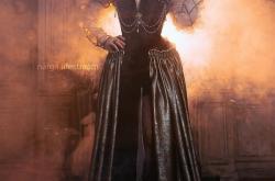 俄美女Cos《巫师3》叶奈法：黑丝长裙难掩性感身材