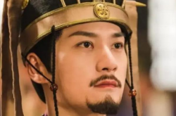 周宣帝死后杨坚为何能独揽北周大权？他是如何做到的？