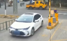 男子利用15分钟内免停车费逃费71次：“节省”2500元构成盗窃罪