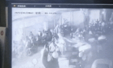 电动自行车再现“火烧连营” 广州一小区凌晨60辆车烧成废铁