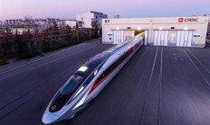 中国高铁跑出453公里时速引韩国网友热议：我们面积小 不需要这么快