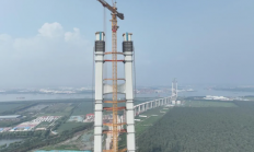 世界最大跨径悬索桥 江苏张靖皋长江大桥南主塔突破300米