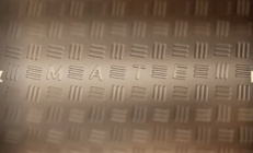 华为Mate 80系列背壳微缩“MATE”字母：灵感来自晶圆制造 光刻级工艺