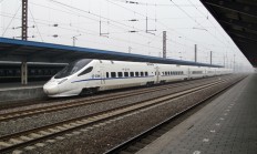 官方：中国高铁里程已达4.8万公里！动车组38448辆