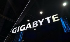 2199元 技嘉全球首款白色背插主板上市：支持DDR5-8000+内存