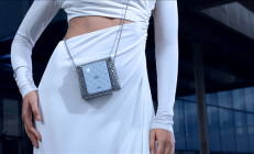 全球首款珠宝小折叠！moto razr 60施华洛世奇限定版发布：7200元