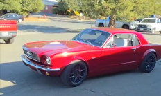 真神人！车主把特斯拉FSD移植到1966年的福特野马上 车辆成功自动驾驶