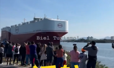 比亚迪深圳号巴西首航圆满完成！当地人拍照欢送