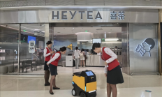 全国首个机场智能送餐：美团自研“小黄蜂”机器人投用深圳宝安机场