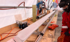 科学家在南极钻出2800米冰芯“金箍棒”：记录120万年气候历史