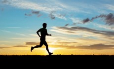 三高老人被女婿爆改成腹肌大爷：瘦了46斤