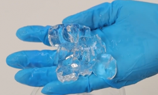 博主实测13家饮品冰块有11家菌落数超标 瑞幸、蜜雪等回应