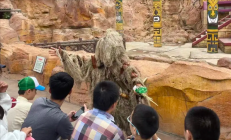 大学生当兼职野人：游客太热情 投喂太多吃不下