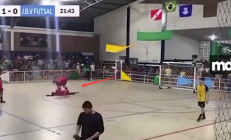 巴西31岁门将比赛中意外死亡：扑出点球后倒在队友面前