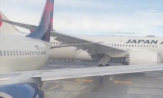 美国一机场再发事故：两架波音客机滑行中机翼相撞