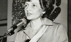 比尔盖茨为了纪念母亲 将捐赠《源代码》全部作者收益