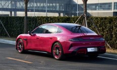 小米SU7供不应求 雷军：今天订小米汽车依然要排队六七个月