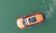 奇瑞总裁李学用详解纵横G700水中航行：两台推进器总推力3000N