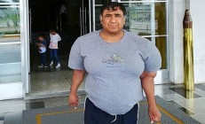 男子潜水氧气管被切断 全身肿胀如大肌霸！11年治疗无果