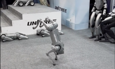 速来“围观”宇树科技！机械狗表演倒立走 售价1600美元