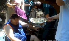 山东壮汉上山烧烤被热晕 因太胖出动8名消防员才抬回