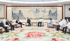 英伟达CEO黄仁勋今天首次中文演讲：直言好紧张 要好好练习中文