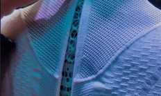 小鹏Iron机器人走路被质疑是真人 里面还穿着内裤！何小鹏脱衣展示