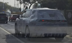 剑指理想L8！小鹏首款增程车型G01曝光：采用经典“三排六座”布局