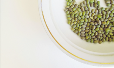 流言：“吃药时不能喝绿豆汤，会‘解药’”