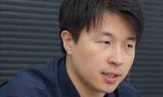 雷军见创业者一直用手机回消息：我回消息不是不尊重你 确实太忙了