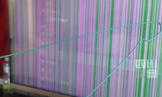 勿轻易尝试！小伙用铁衣架连接信号：电视直接花屏