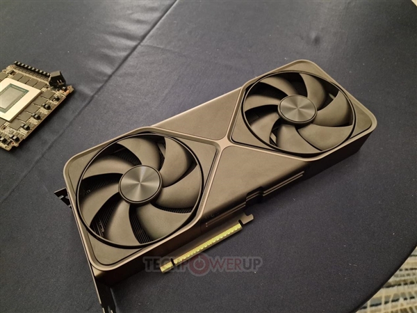 NVIDIA RTX 5090公版显卡拆解!