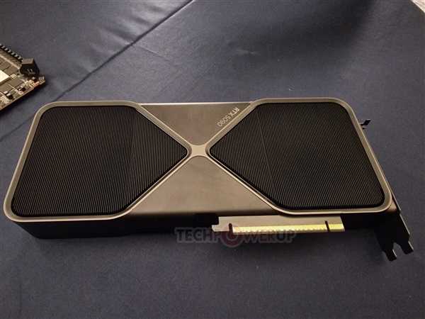 NVIDIA RTX 5090公版显卡拆解!