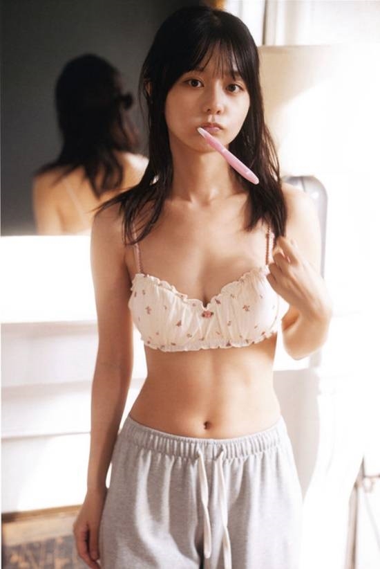 《假面骑士》最美女反派浅仓唯:改名复出拍新写真