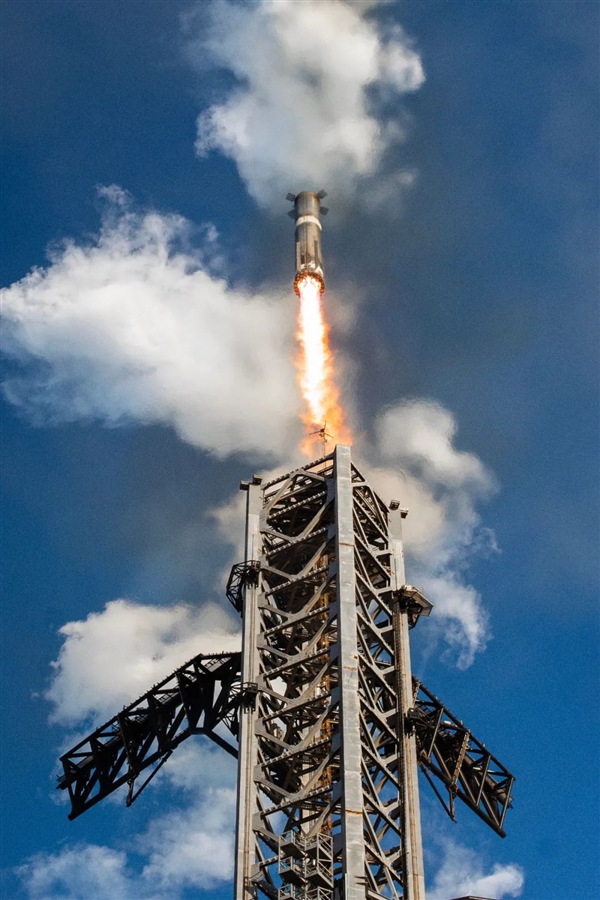 SpaceX星舰第七飞官方美图:真暴力美学