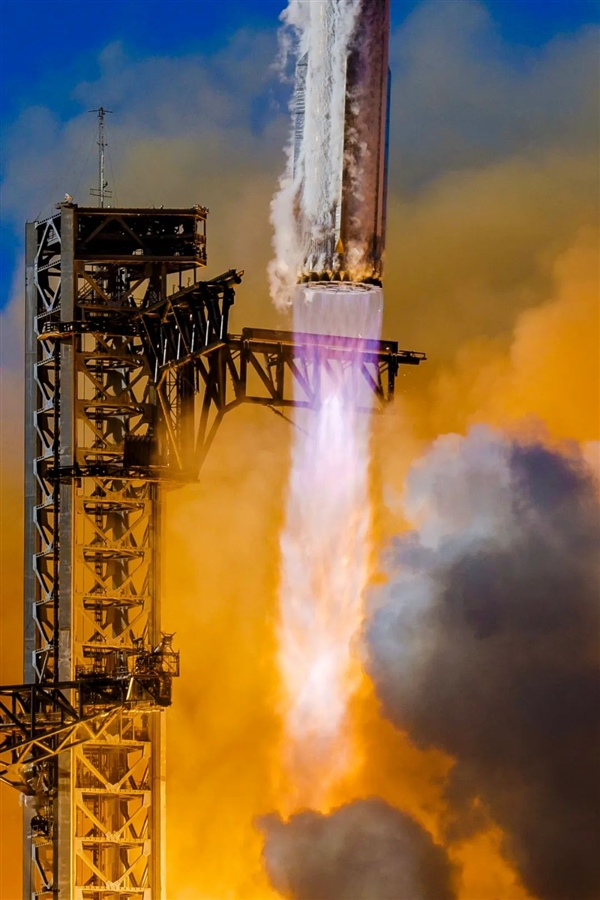 SpaceX星舰第七飞官方美图:真暴力美学