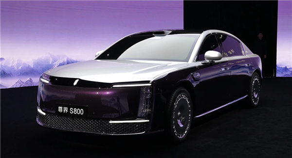 华为首款百万级豪车!鸿蒙智行尊界S800登上《春晚》舞台