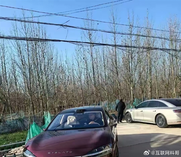 余承东在安徽老家画面曝光:还是那么接地气